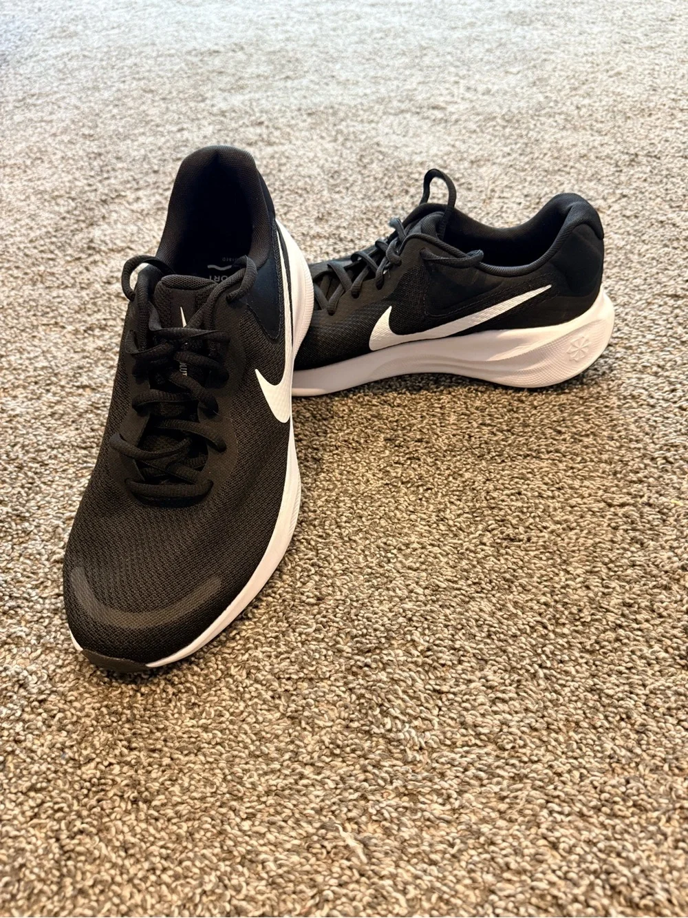 NEW - Size 11M/12.5W - Nike Revolution 7 Black White Running Shoes - FB2207-001